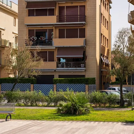 Versilia Residence - Fronte Mare Lido di Camaiore Exterior photo