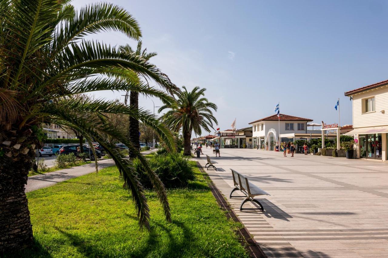 Versilia - Fronte Mare * Lido di Camaiore
